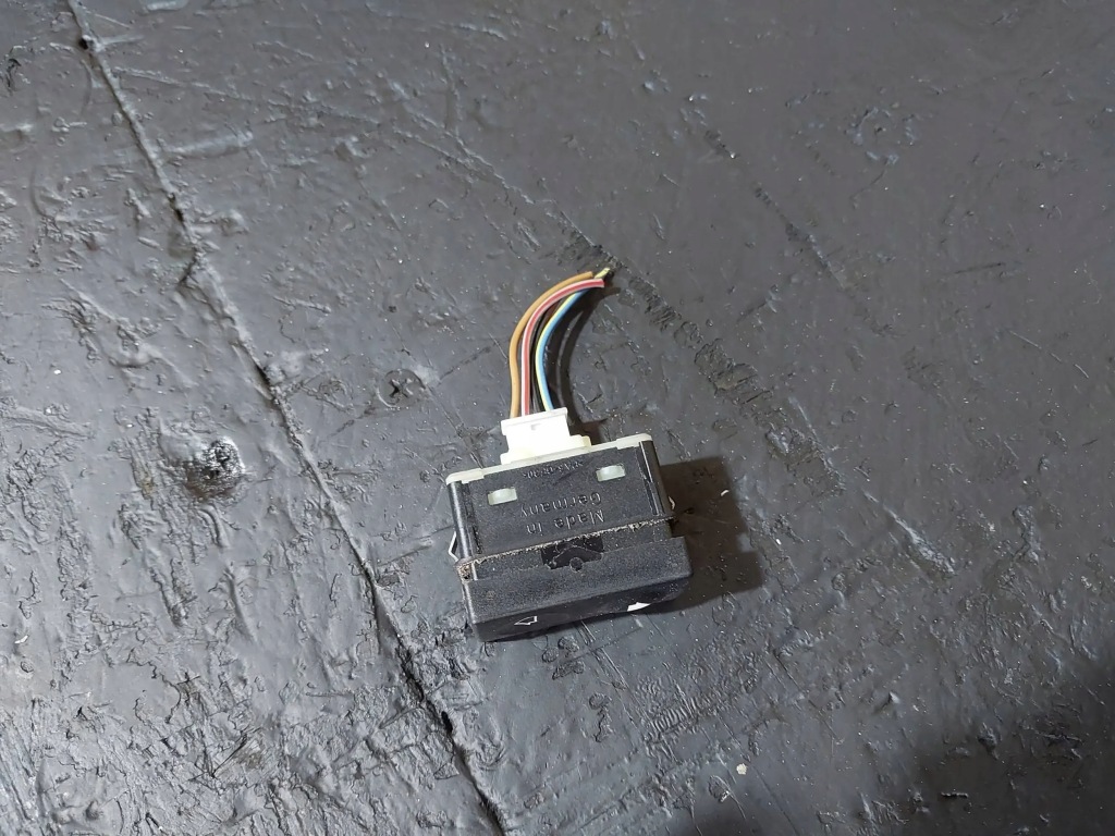 фото №7, Кнопка стекло bmw 3 e36 8368943