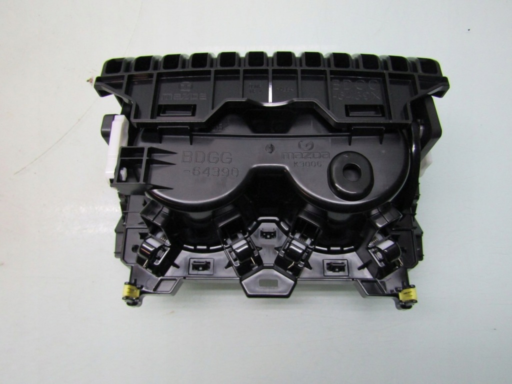 Mazda 3 bp iv 19r кронштейн на напиток напитки кружка bdgg-64390 Недорого