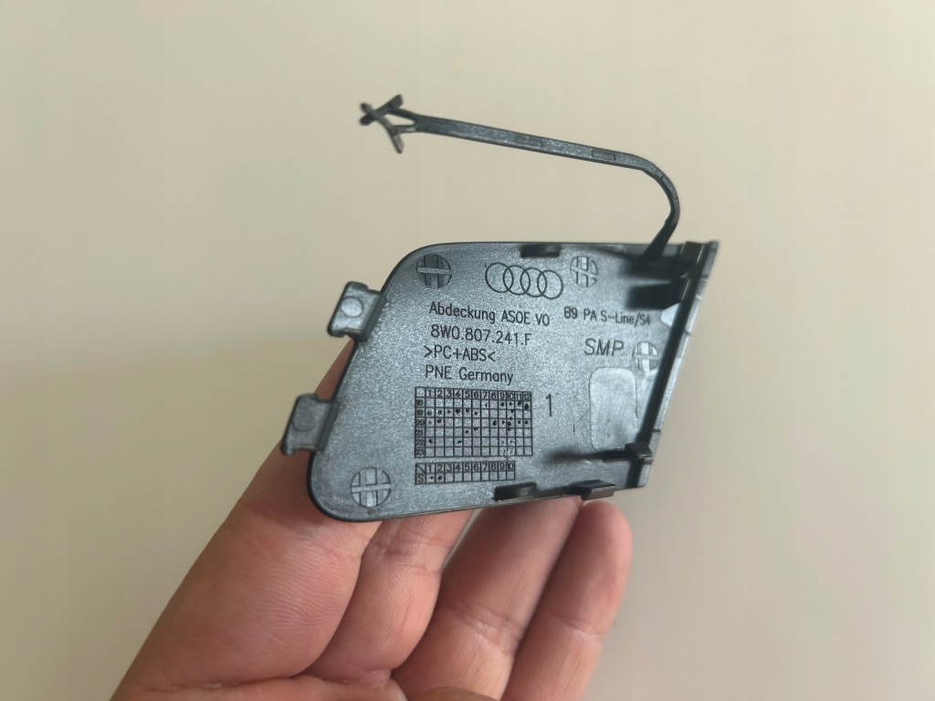 фото №9, Audi s4 a4 b9 s-line lift 2019- заглушка фаркоп перед 8w0 оригінал