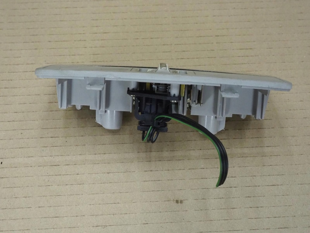 фото №16, Audi a4 b5 96-99r лампа освещение потолочный 8d0947105