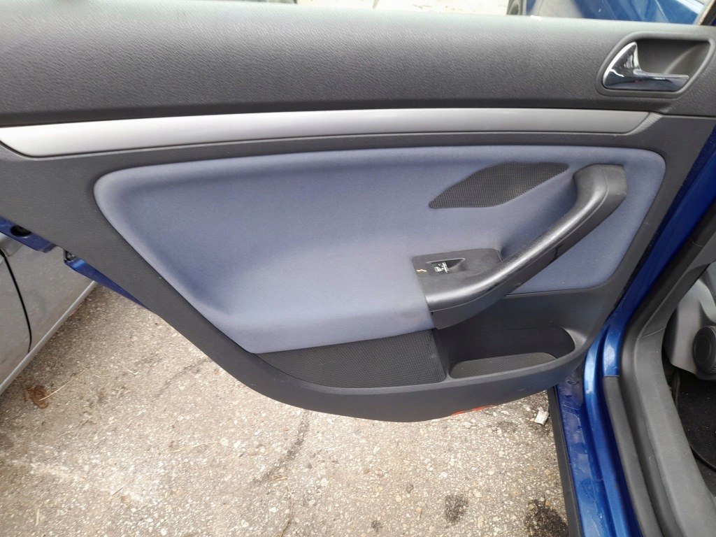 Дверь задние комплект  левая vw golf v 5 lc5j hb Цена