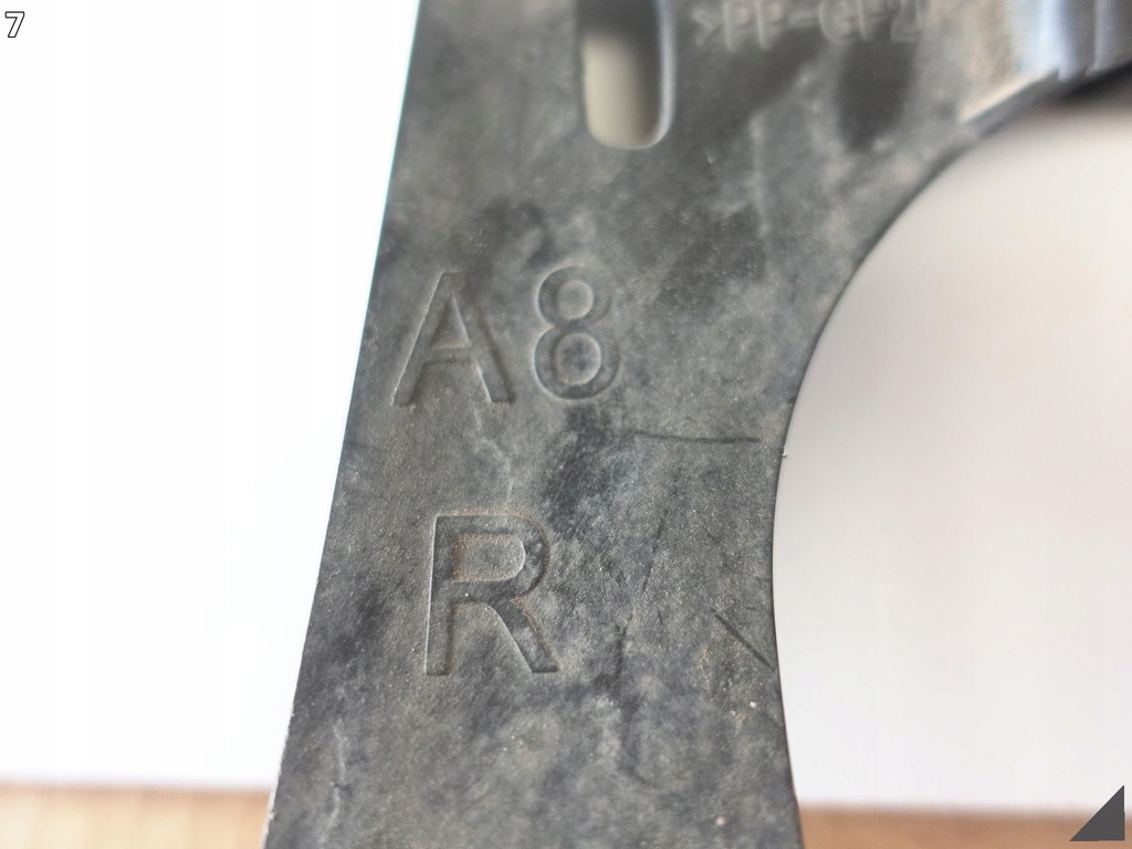 фото №8, Audi a8 4h0 d4 lift 13-17 направляющая кронштейн w бампер правое задняя седан long