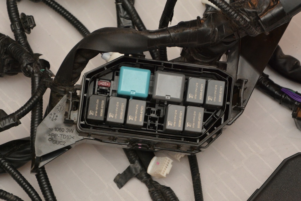 фото №11, Электропроводка коробка предохранителей toyota chr full led