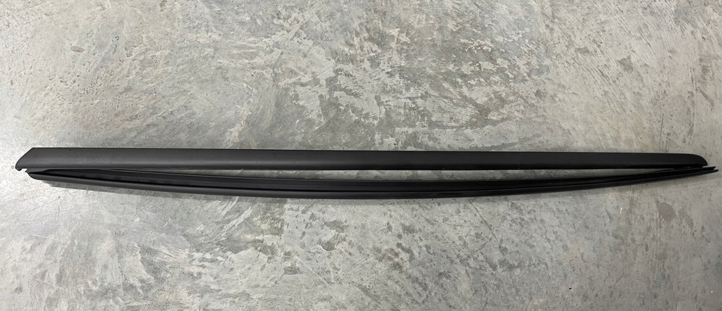 фото №1, Молдинг стекло лобовое sportback a5 8w оригинал