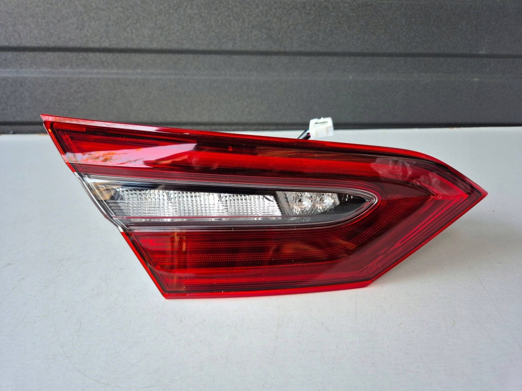 фото №8, Toyota camry viii xv70 лампа задняя задняя сторона левая крышка багажника 8159033510