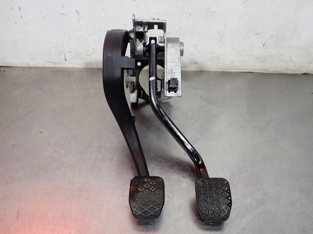 фото №1, Педаль сцепления тормоза bmw e87