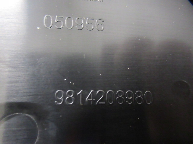 Заглушка нижній ґрати бампера перед citroen c4 picasso оригінальний номер 9814208980 Ціна