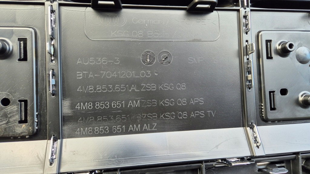 Купить Решётка  радиатора решётка радиатора audi q8 4m8 хром оригинальный номер 4m8853651al am bb оригинал. новая !!