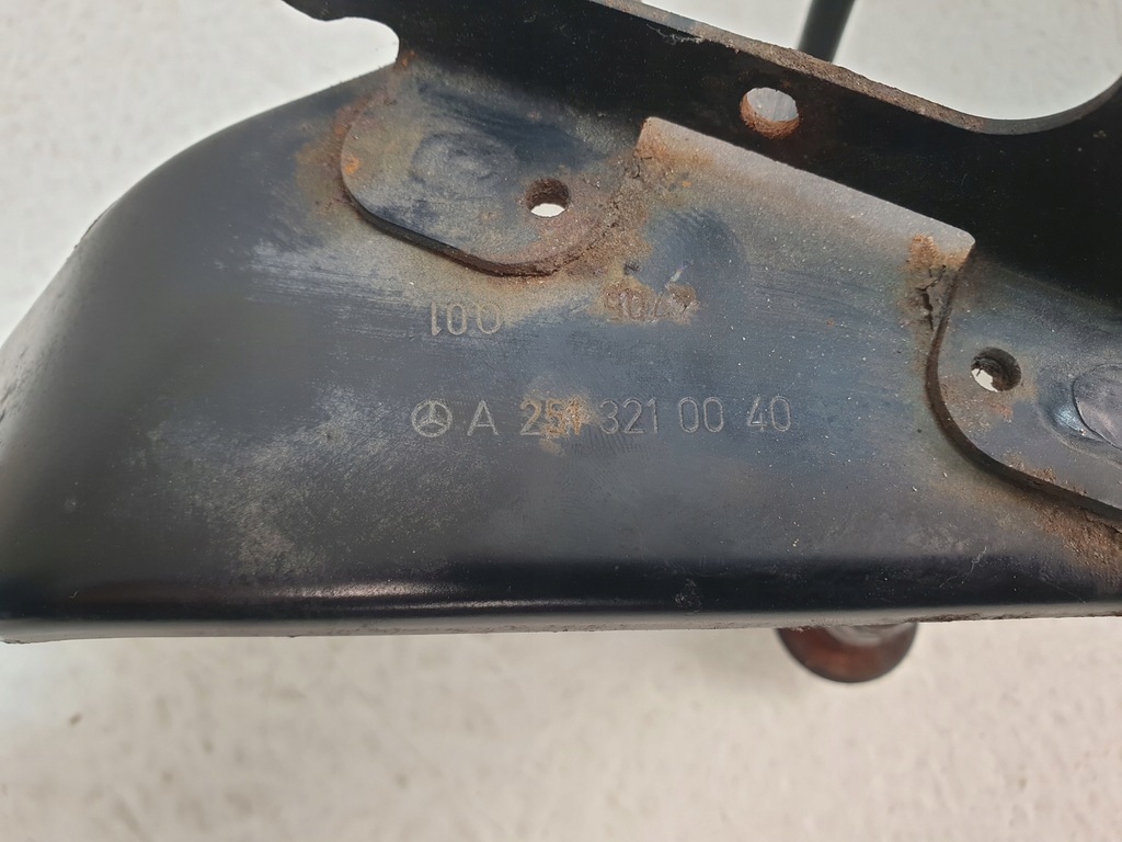 фото №4, Mercedes r w251 кронштейн каркас основа компресор насоса підвіска oryg