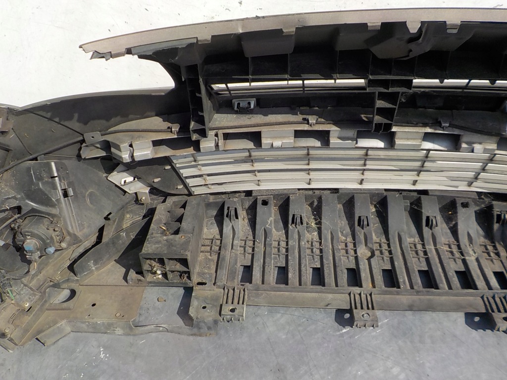 573 renault grand scenic iii бампер перед передній Недорого