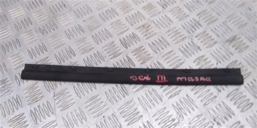 фото №4, Прокладка капот перед skoda octavia iii