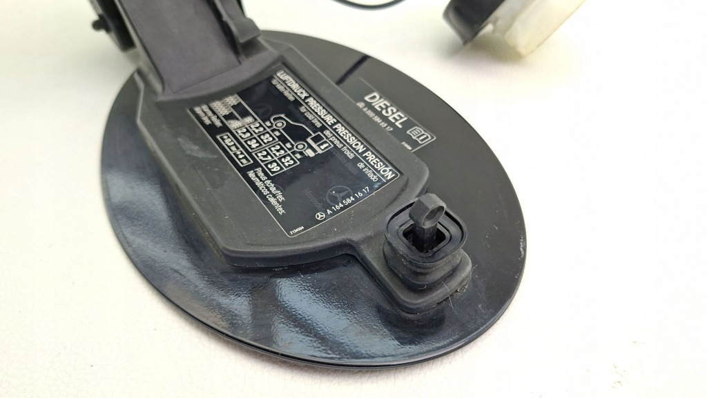 Кришка заливної пального mercedes-benz ml w164 a1646300767 Оригінал