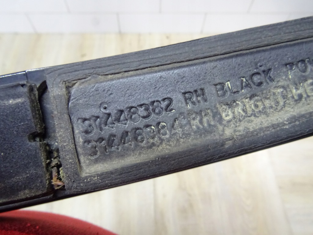 Рейлинг крышный правый  volvo xc40 31448382 Доставка