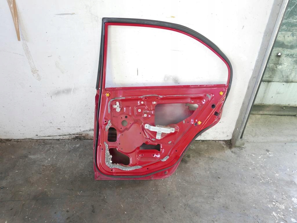 фото №10, Дверь правое задняя задние r43 mitsubishi carisma i hb
