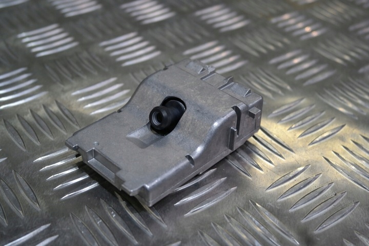 фото №1, Maserati levante камера ассистент стекло 670039330