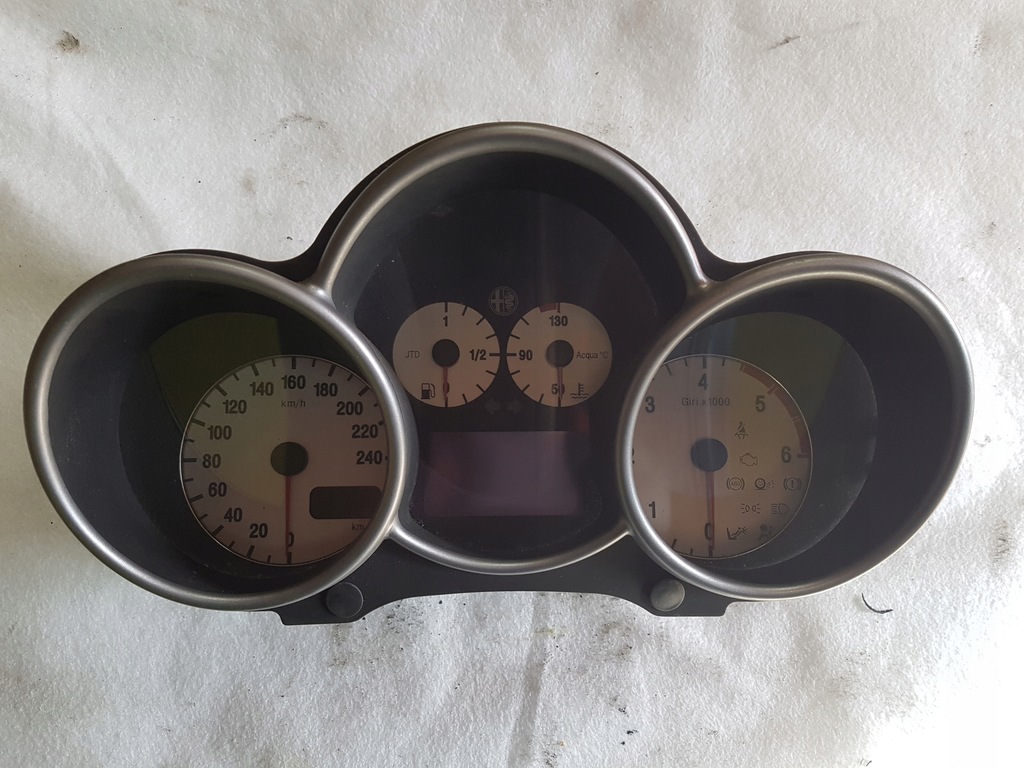 фото №1, Alfa romeo 147 оригинальный номер 735290191 счетчик приборная панель