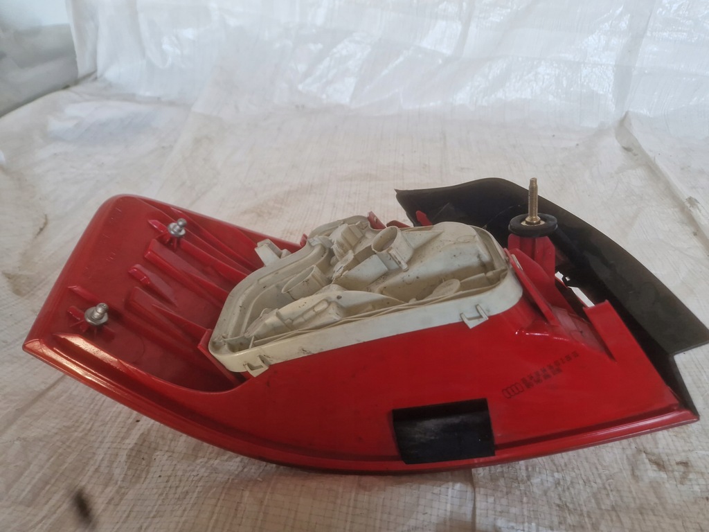 фото №13, Audi a3 8p лампа задня задня права вкладиш 8p0945096