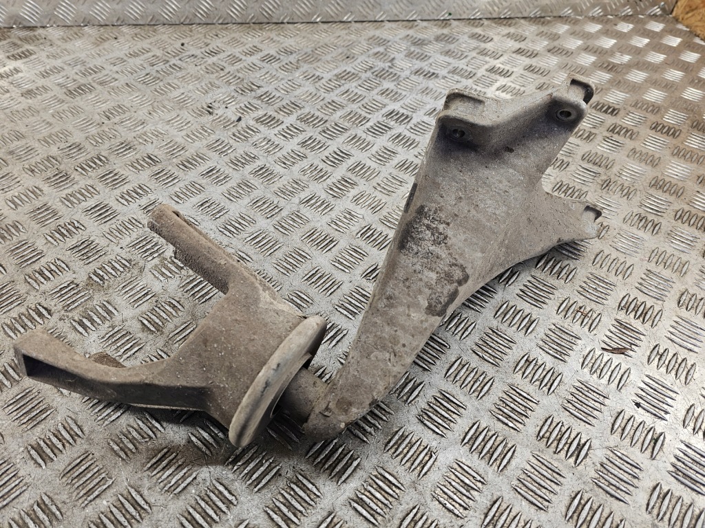 Кронштейн двигуна 7h0199370 volkswagen transporter t5 1.9 tdi в Україні