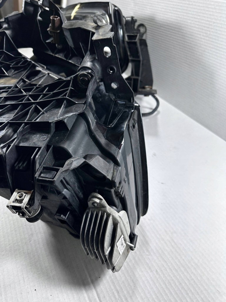 Q5 sq5 8r рестайлинг  фара правый  левая ксенон led некорректируемый 8r0941006c 8r0941005c с Разборки