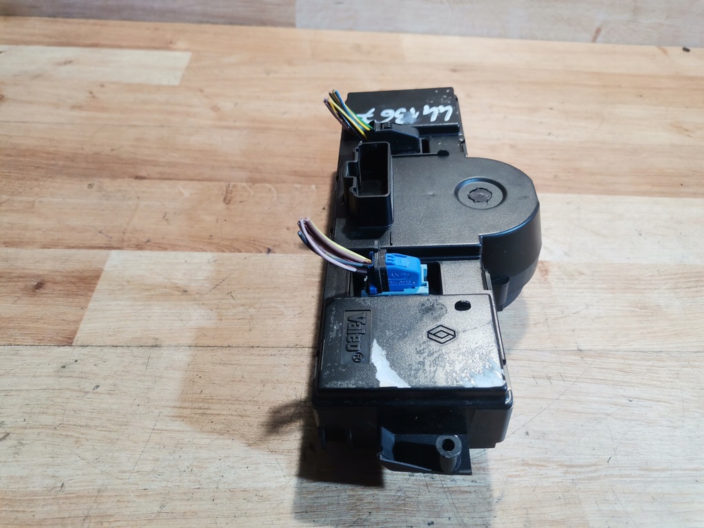 фото №11, Панель обдув кондиционера renault megane ii 02-05 8200070752