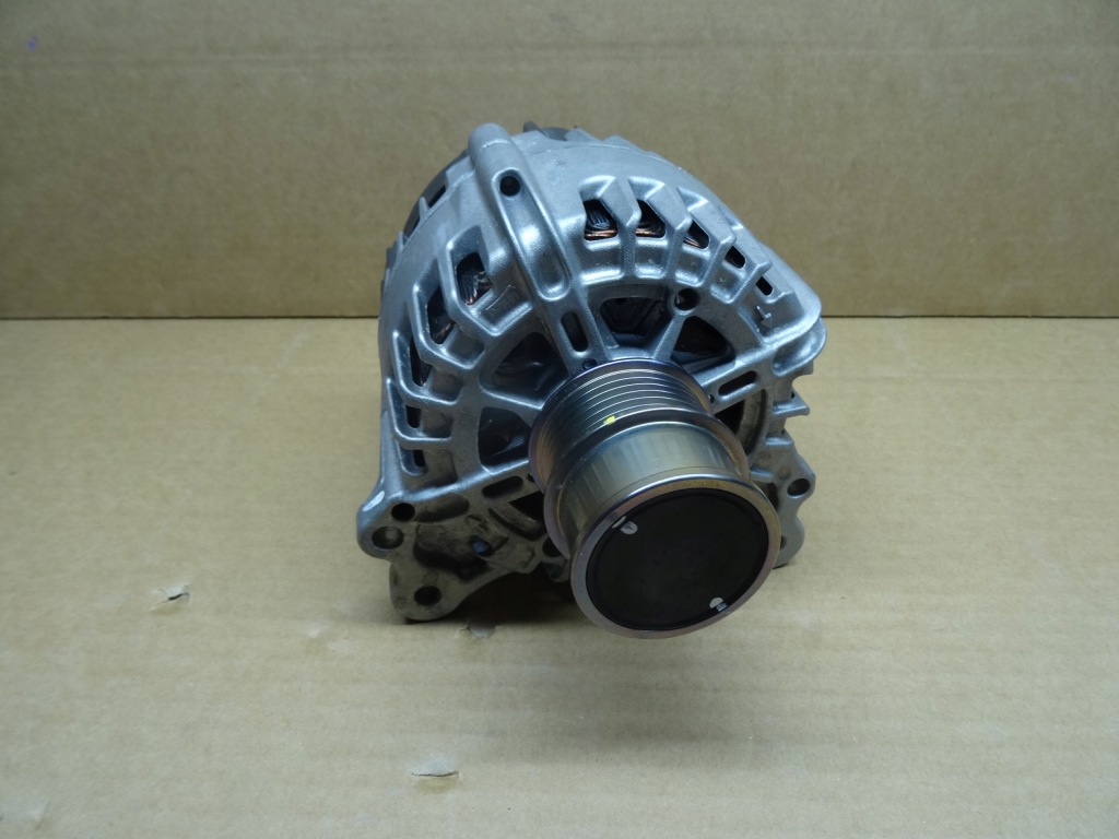 Audi a1 q2 1,0-1,4 tfsi генератор 110a 04e903015 Оригинал