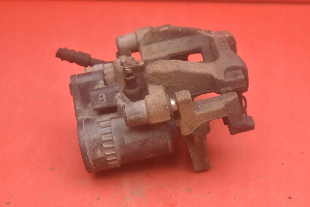 фото №7, Супорт гальмівний лівий задня fk72-2k328-bc jaguar xe x760 2.0 d 180 km 14-19