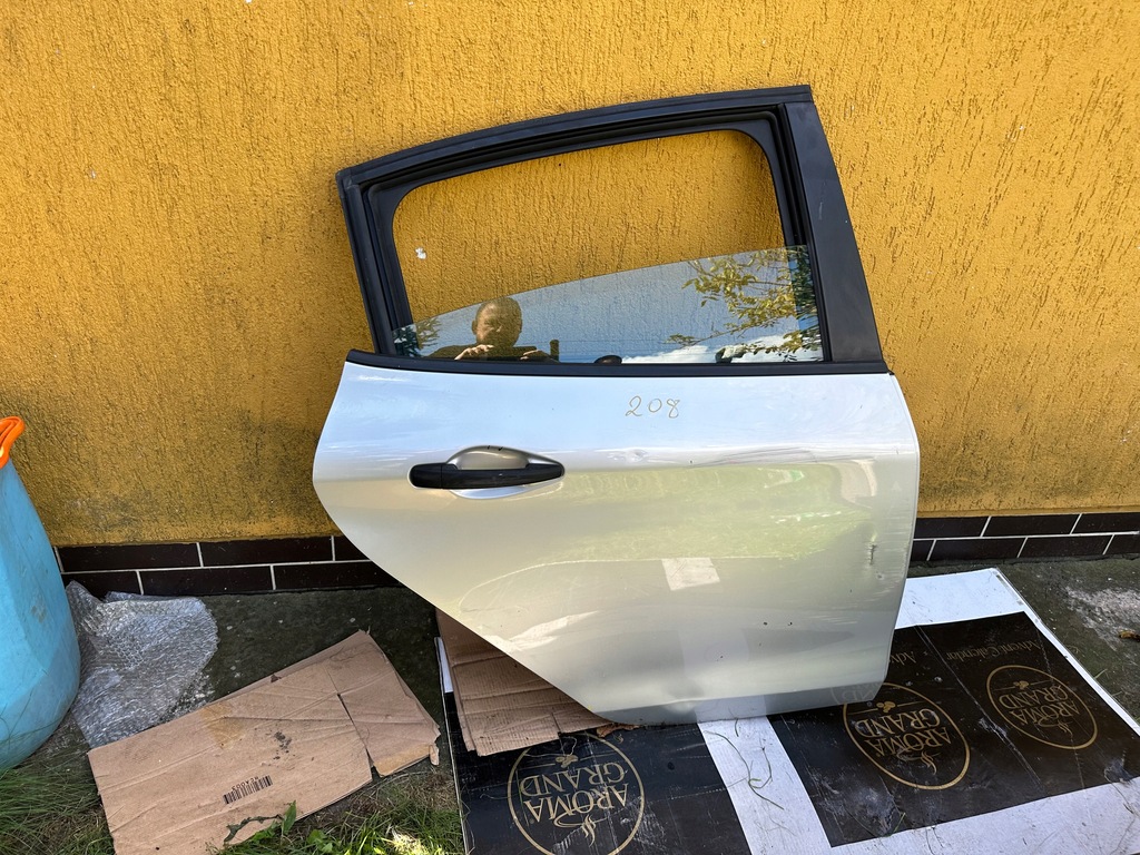 фото №1, Peugeot 208 двері задні праве