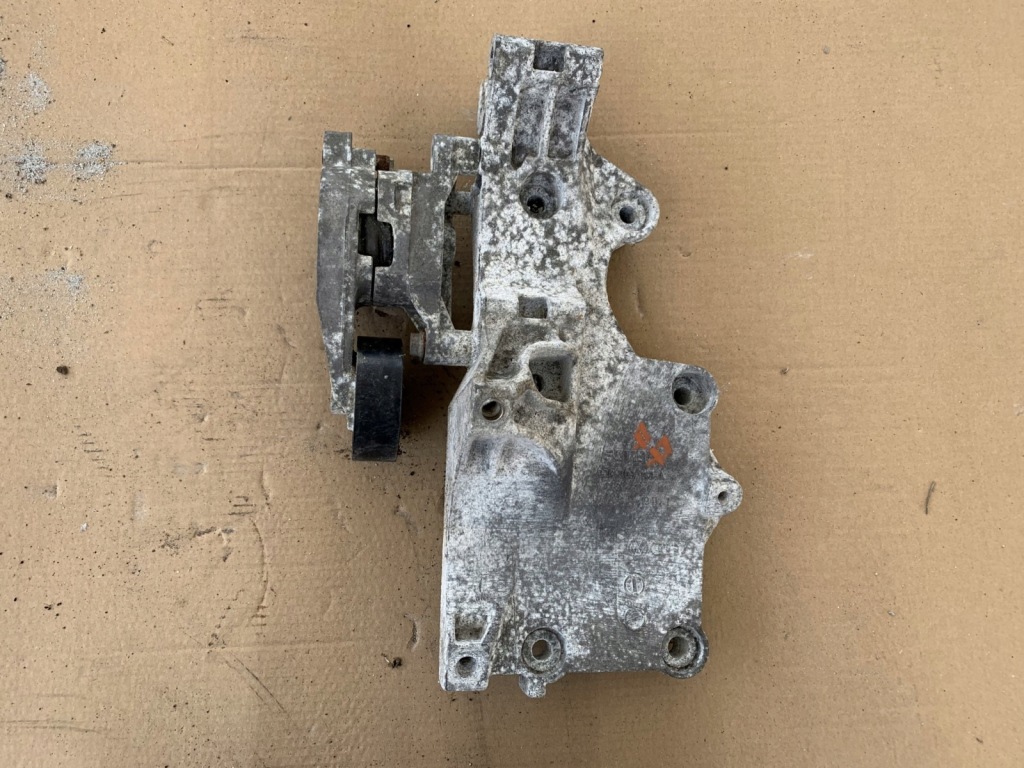 Купити Кронштейн основа генератора vw audi skoda 03g903143a