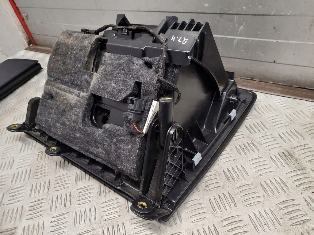 фото №6, Audi q3 8u 8u0971679b перед сторона правая бардачки, полка