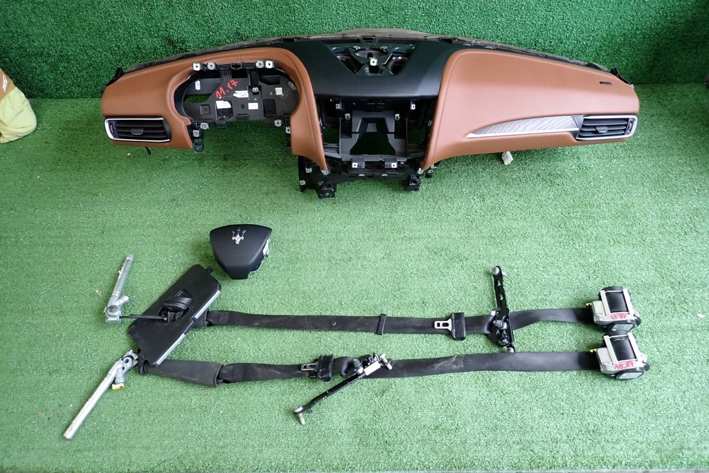 фото №1, Консоль панель приладів подушки безпеки ремені maserati levante 2017 шкіра коричнева