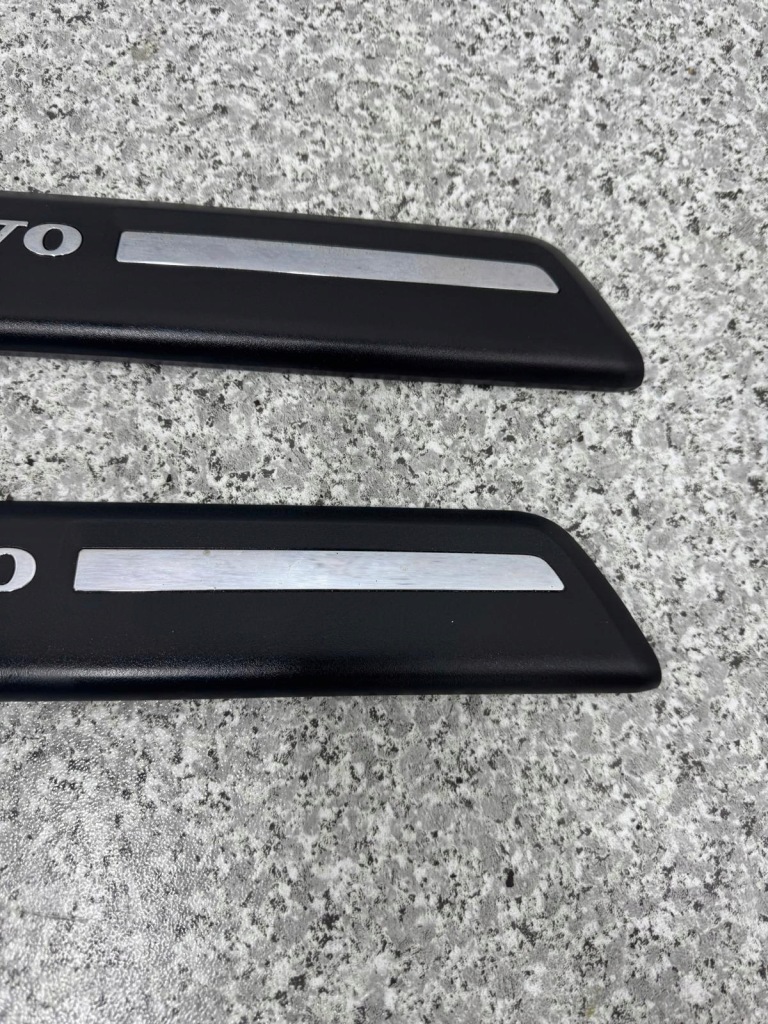 Накладка  накладка порога  правая левая комплект volvo v40 2 2012-2018r 31265842 с Разборки