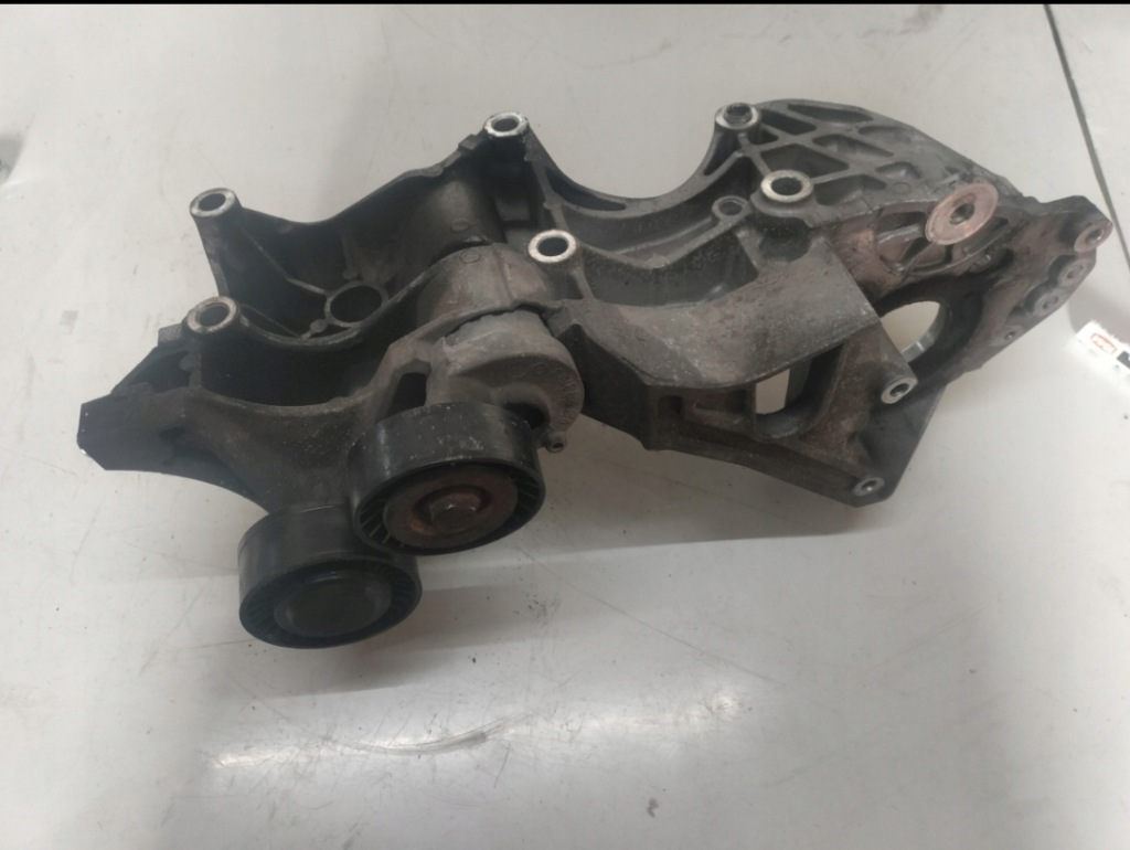 Кронштейн двигателя 03l903143r генератора 2.0 tdi Доставка