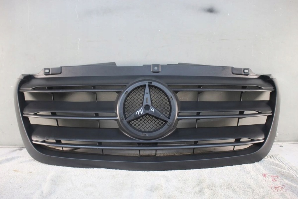 фото №1, Решётка радиатора mercedes sprinter 910 907 a9108800000 a9108852600