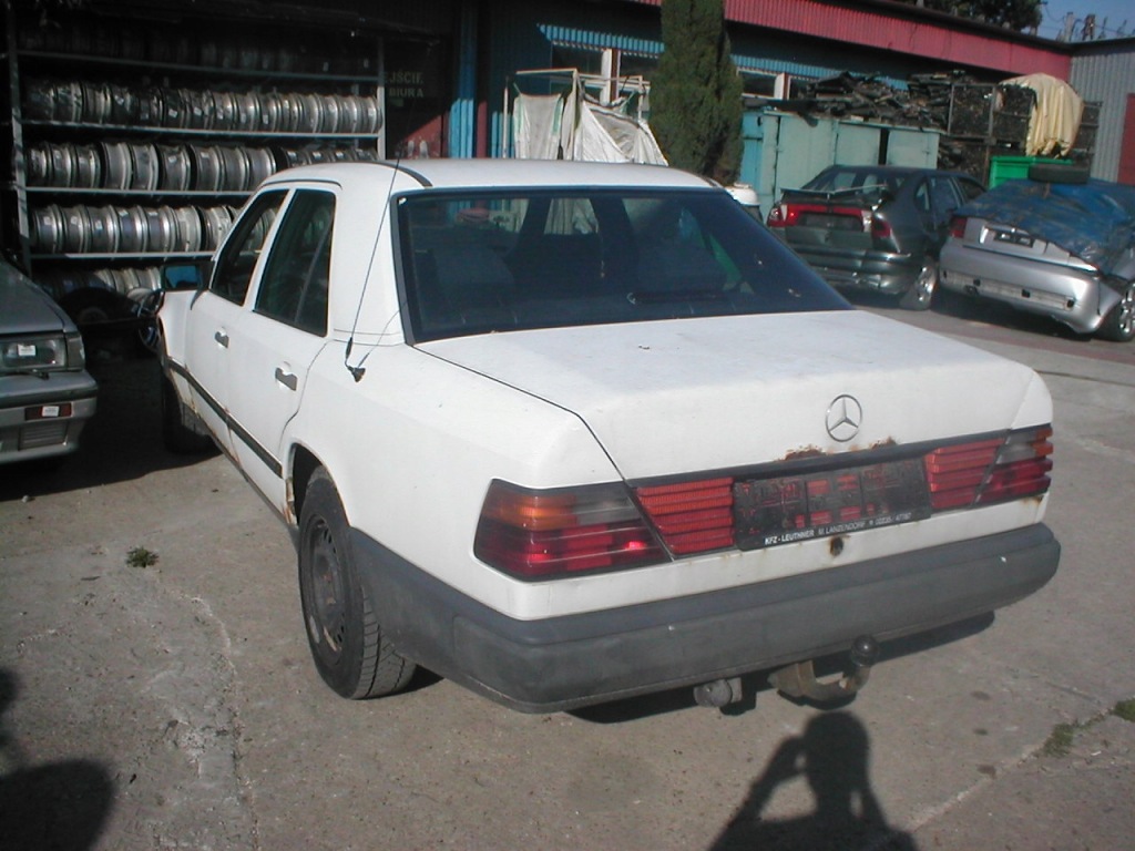Mercedes 124 3.0d półośka ліва шарніри в Україні