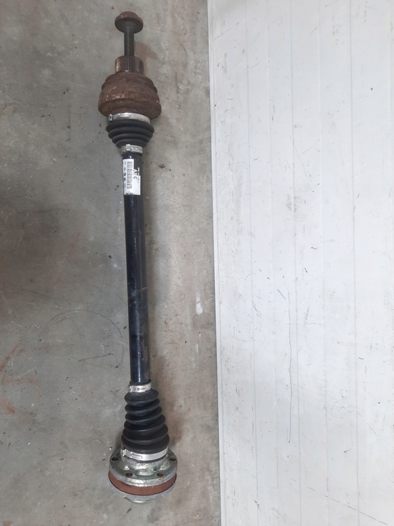 Приводной вал задний  audi a6 c7 a7 q5 quattro 8r0501203c с Разборки