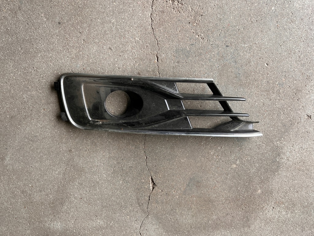 фото №1, Audi a6 c7 lift 2015 решітка бампера pod радар права 4g0807682ae