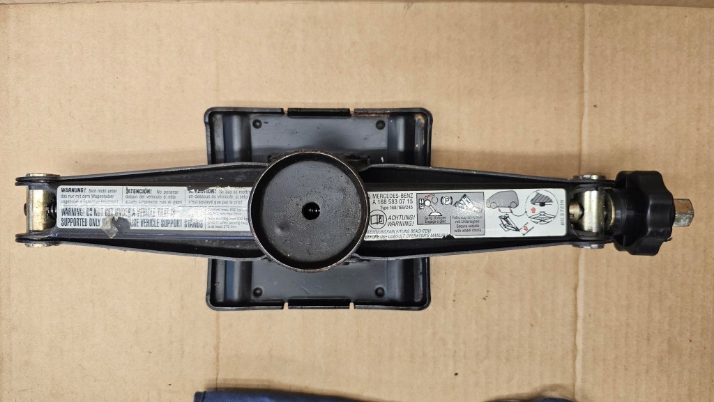 фото №10, Mercedes w168 домкрат ключ шпонка треугольник чехол a1685830715 оригинал europa