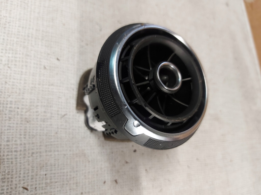 фото №9, Audi a3 8v решётка обдув консоли 8v0820901