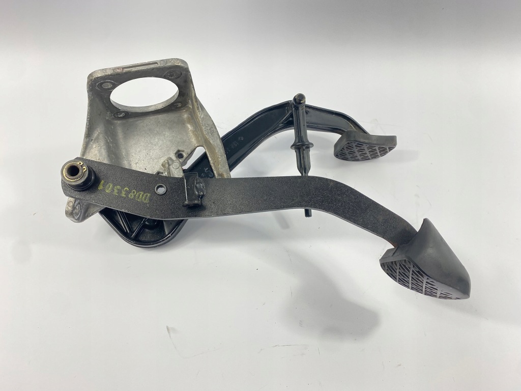 Купити Педалі гальма зчеплення mercedes w124 w201 r129 1292900119 1242900316