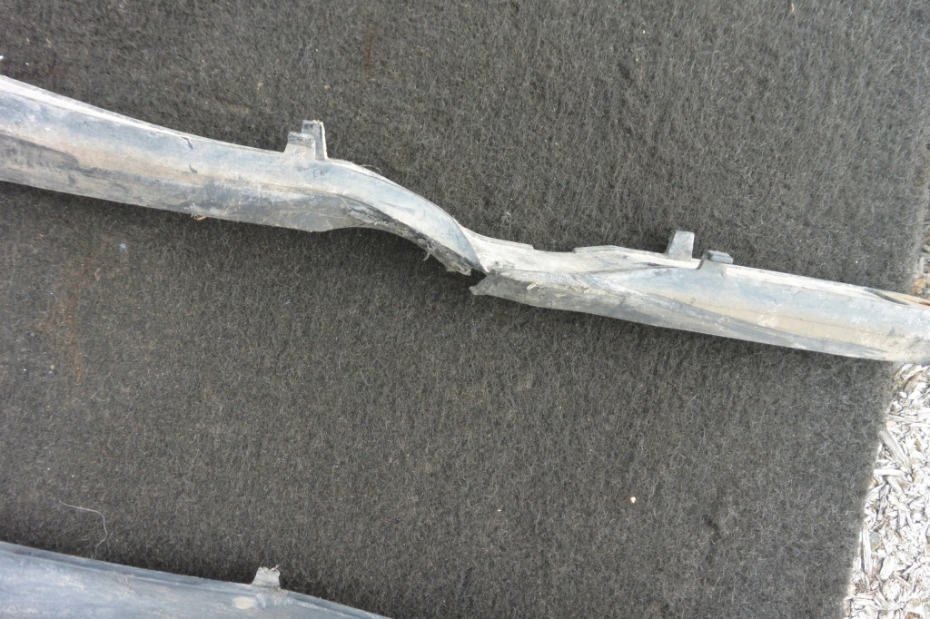 Молдинг бампера задня права ліва kpl tesla model s Доставка