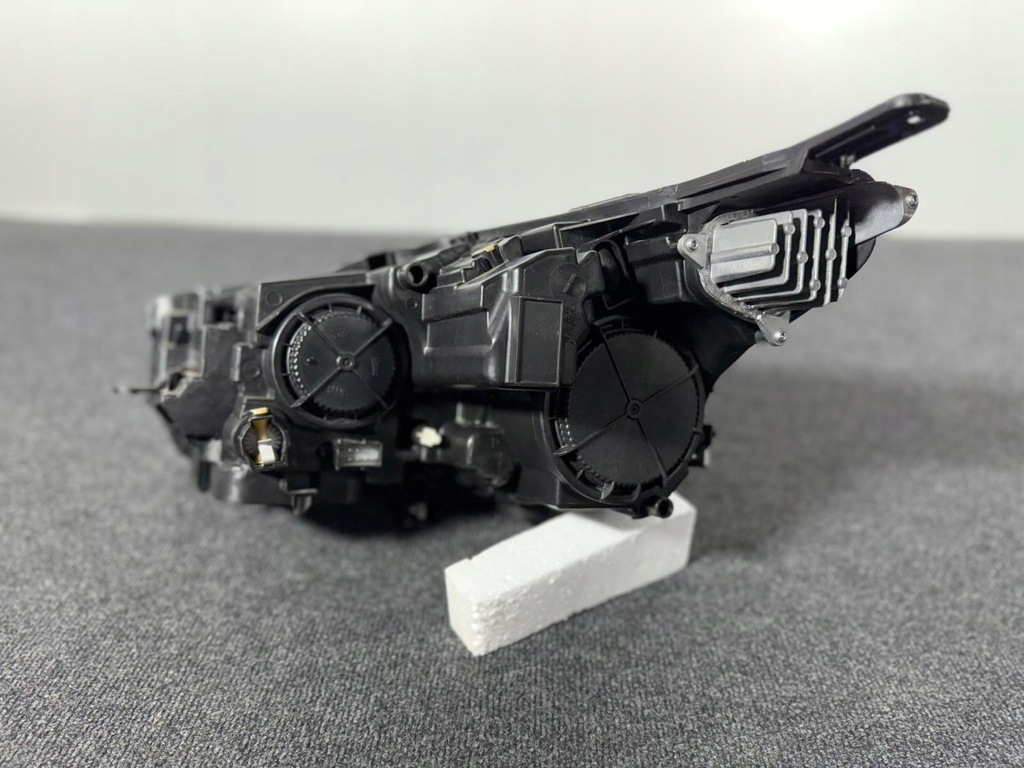 фото №9, Opel crossland x права лампа перед звичайна led 13467968 cała ładna eu