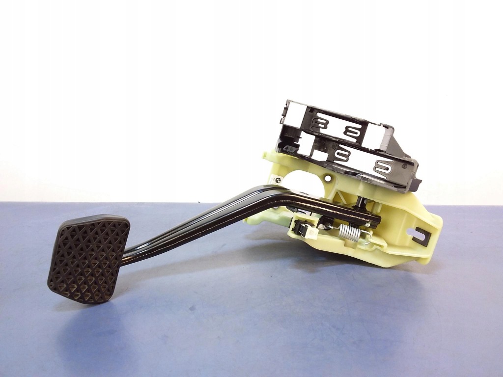 фото №1, Bmw x5 f15 педаль основание тормоза автоматическая коробка передач 6791900