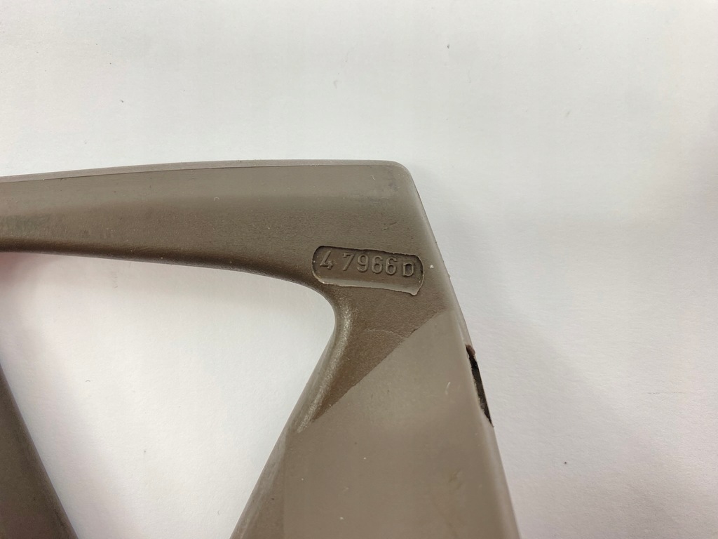 фото №12, Треугольник подающий механизм поперечина безопасности правый пассажира mercedes w140 cl c140