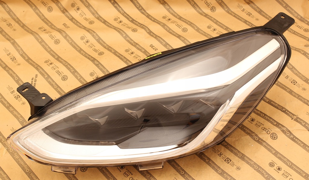 фото №1, Ford fiesta viii mk8 17+ лампа full led kpl nowa