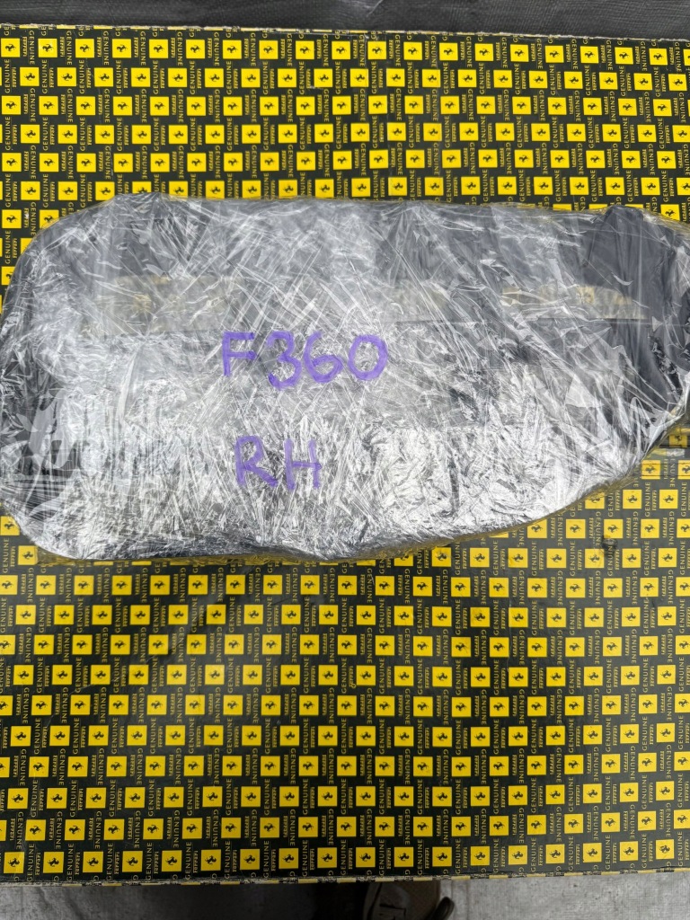 Решітка правий бампера передній ferrari 360 65871000 Недорого