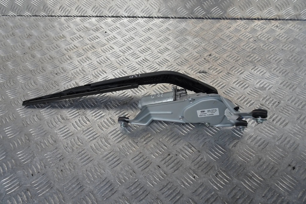 фото №1, Hyundai i20 lift моторчик дворники задний 12-