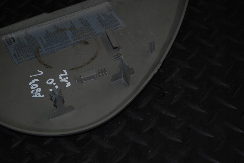 фото №10, Audi a8 d3 захист консолі ліва 4e0857085d