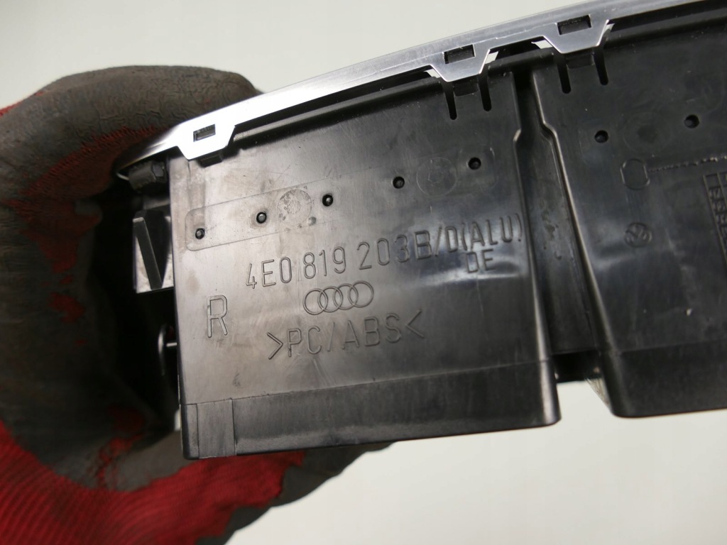 фото №10, Audi a8 d3 панель решітка обдув керування кондиціонера 4e0819203b