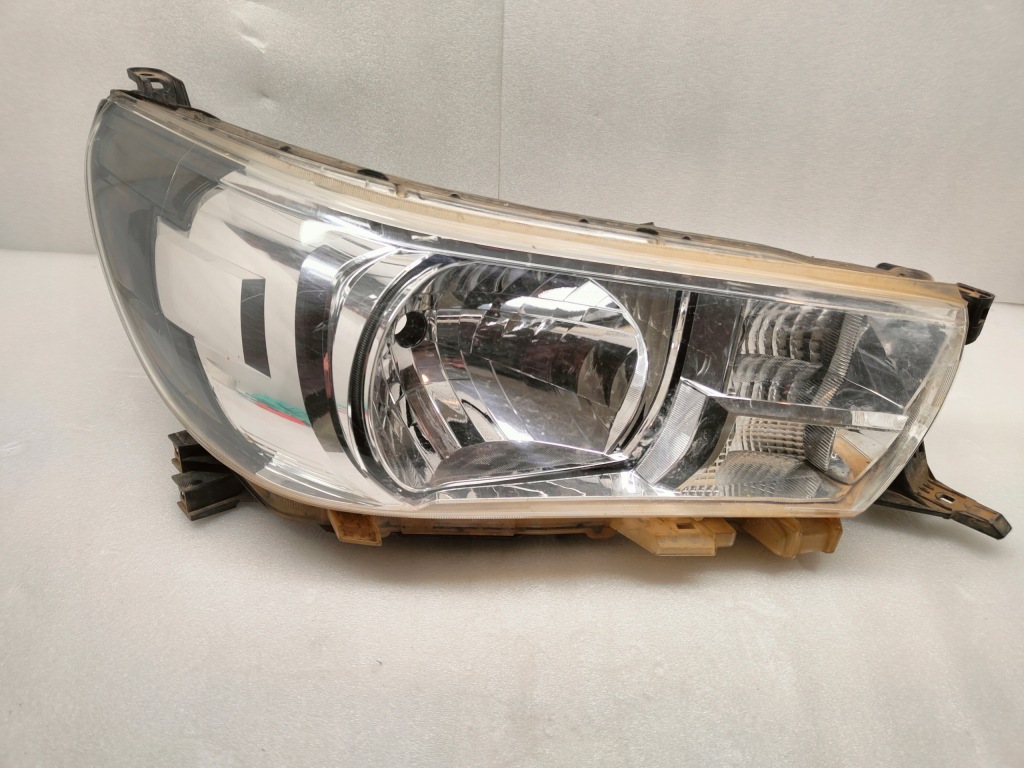 фото №1, Toyota hilux viii лампа правый перед zw
