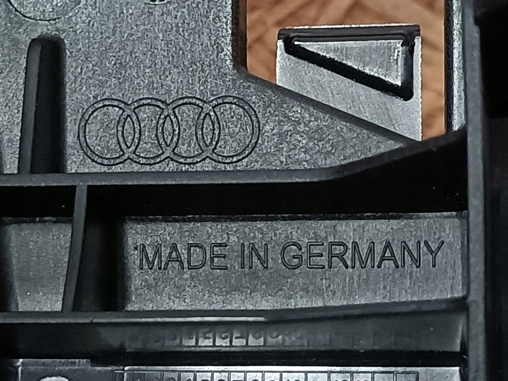 фото №8, Audi a3 s3 направляющая бампера правый перед 8y0807183